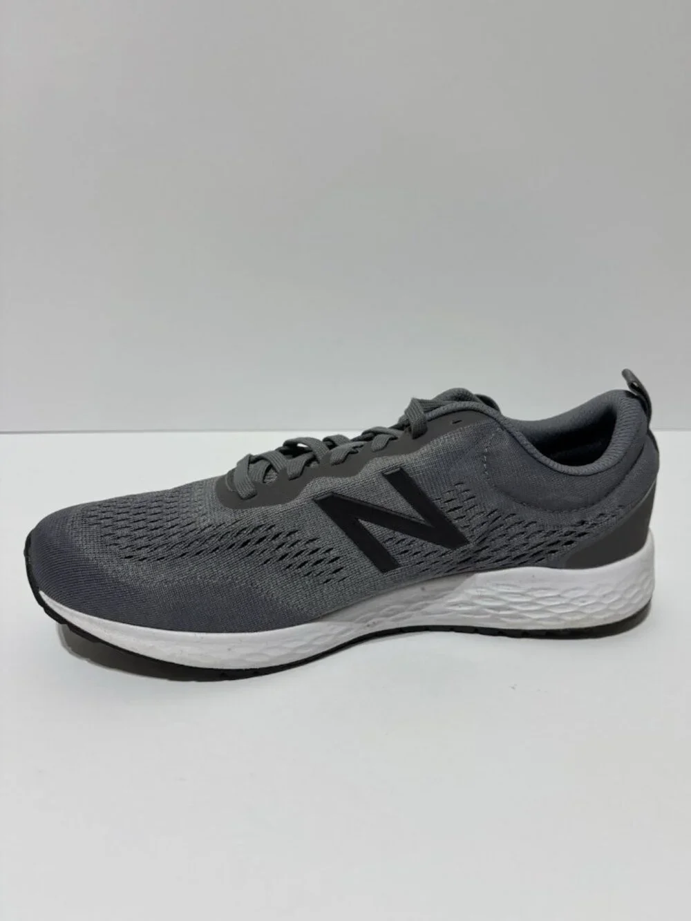 New Balance Men’s Fresh Foam Arishi V3 Gray Running Shoes, Size 10 EEEE